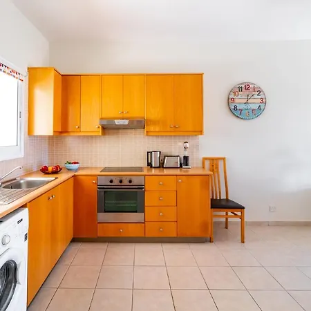 Apartament Kate's Latchi Beachfront 4 By Ezoria